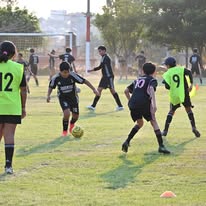 Práctica de fútbol infantil